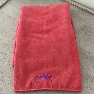 LOTUS YOGA MAT TOWEL 24" X 68" PINK - NON SLIP - FANTASTIC.
